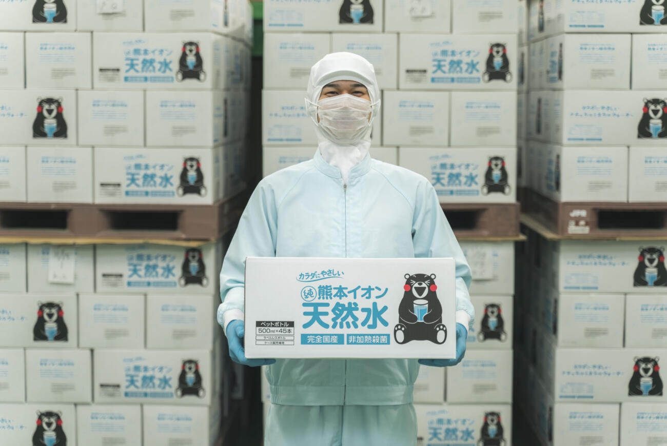 ミネラルウォーターの製造・出荷スタッフ