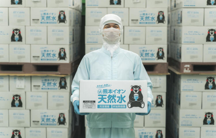 ミネラルウォーターの製造・出荷スタッフ
